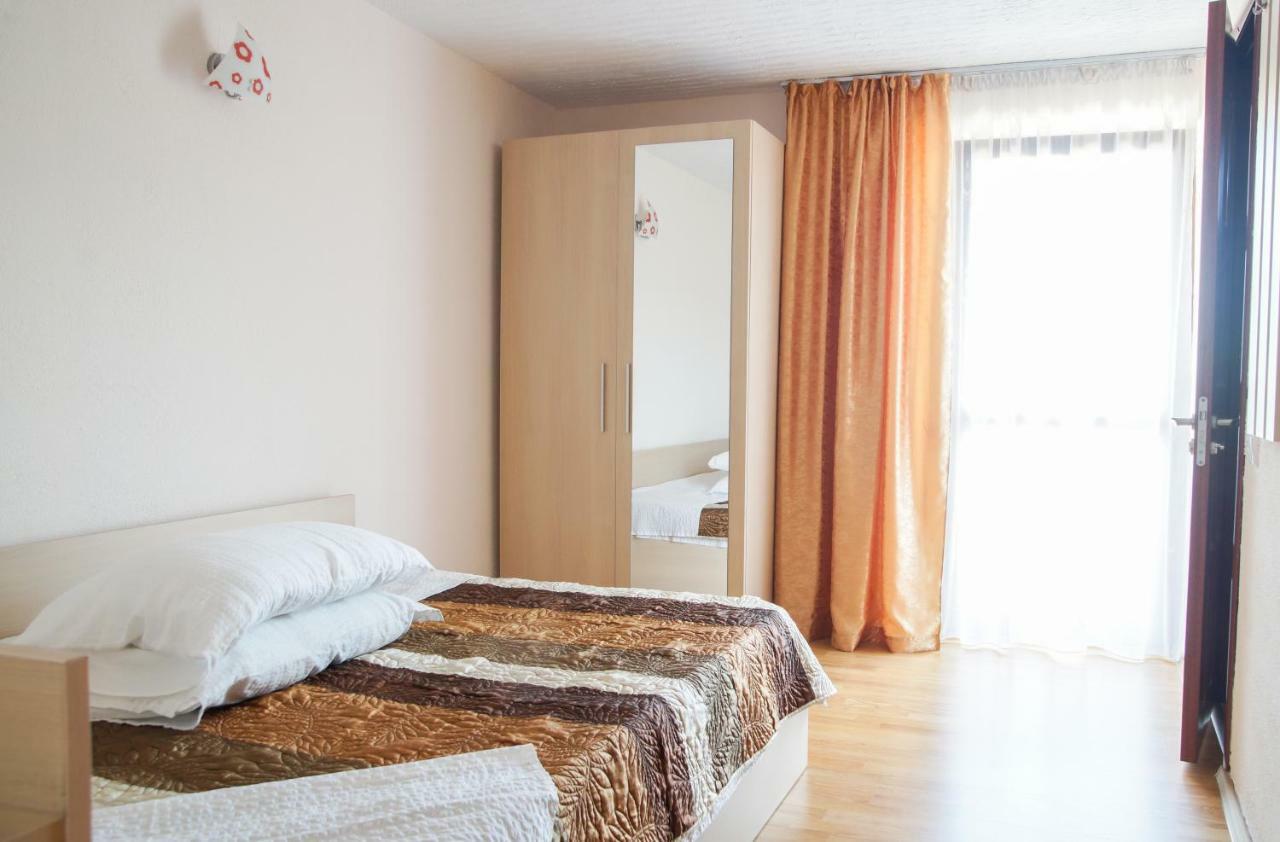 Hotel Pensiunea Nicol Valea Iasului Esterno foto