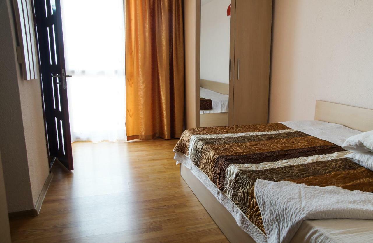 Hotel Pensiunea Nicol Valea Iasului Esterno foto
